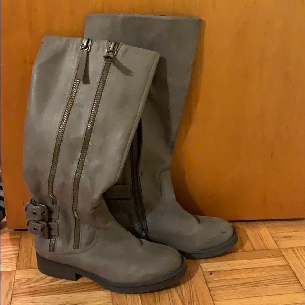 Grey boots